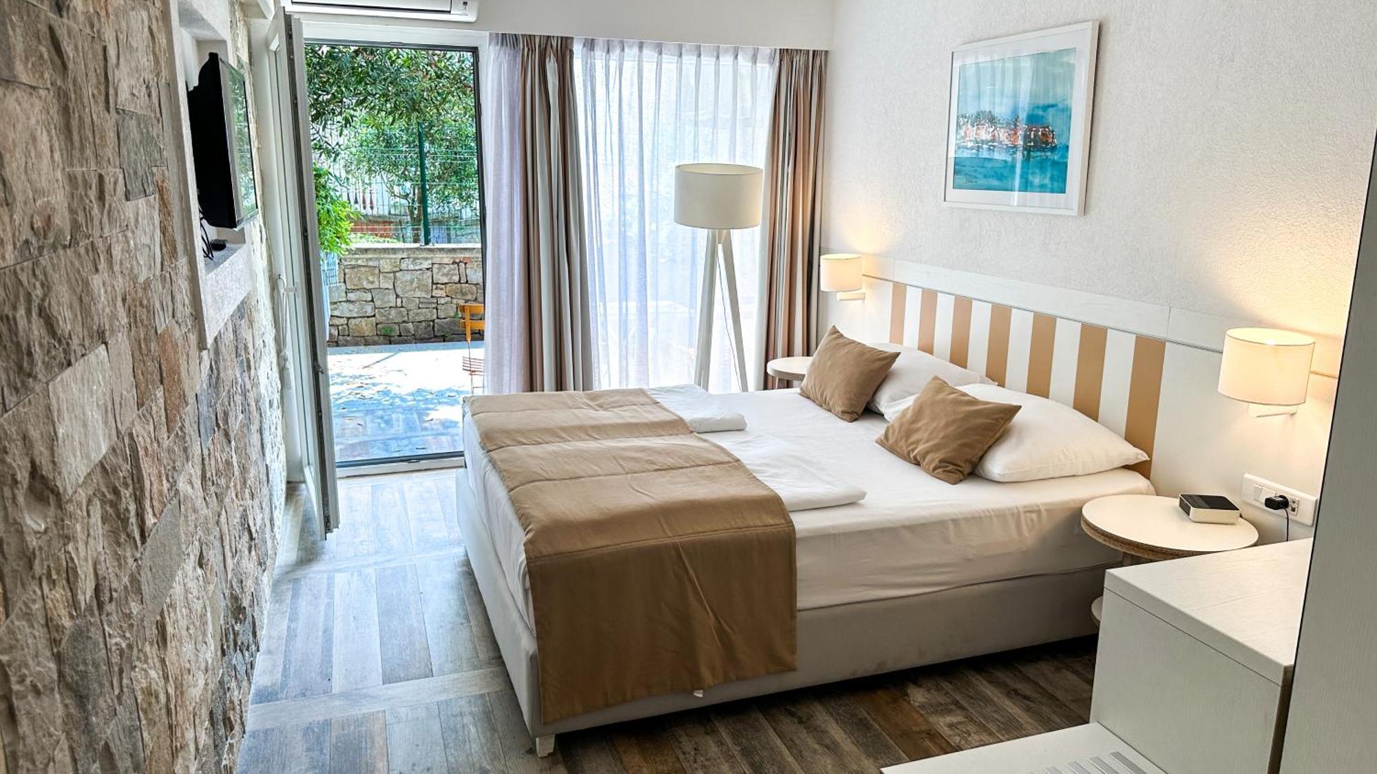 Hotel Castellastva Petrovac Εξωτερικό φωτογραφία